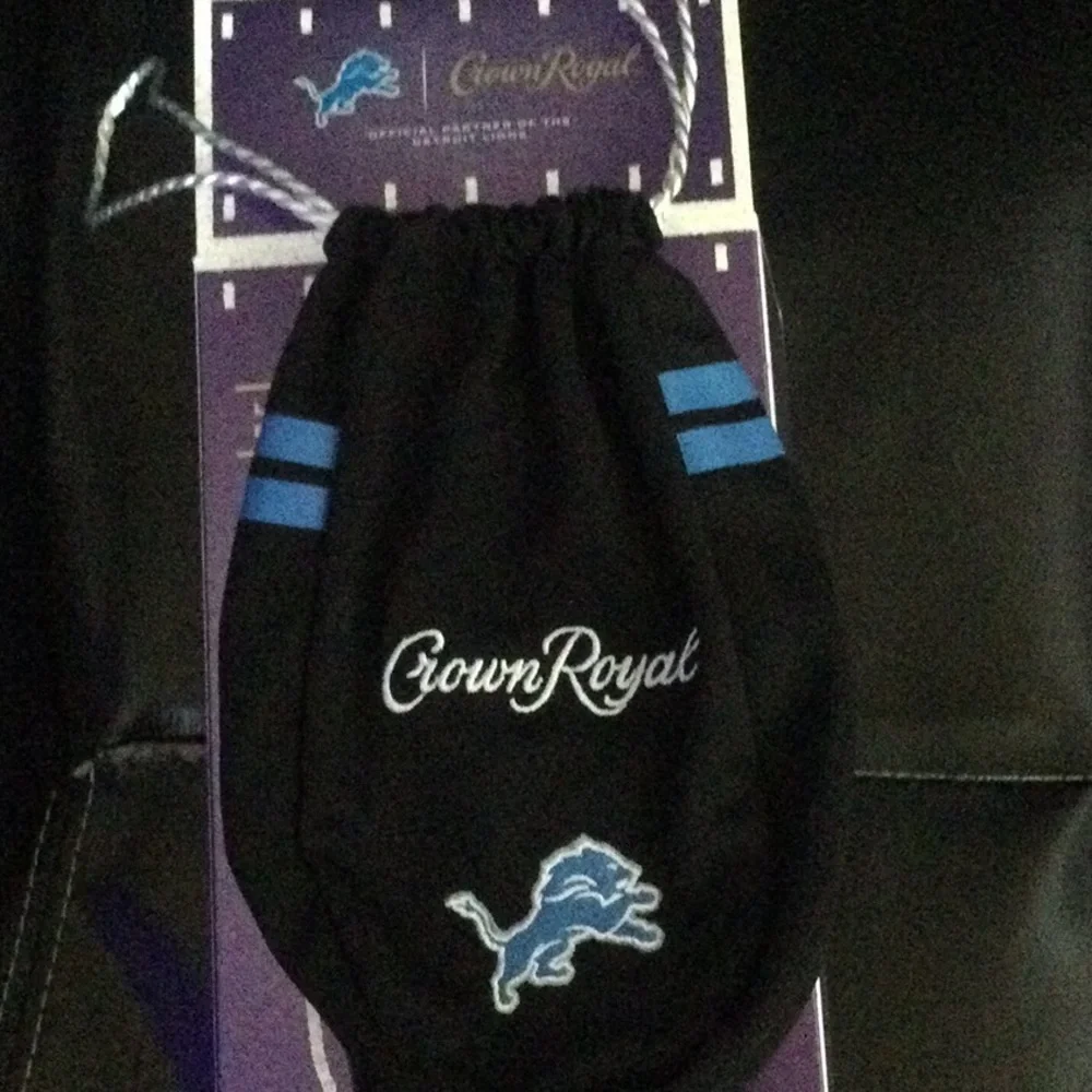 New Crown Royal Regal Apple Lions Bag And Box